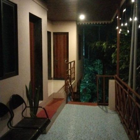 Anandi Villa Homestay Adhi Exterior photo