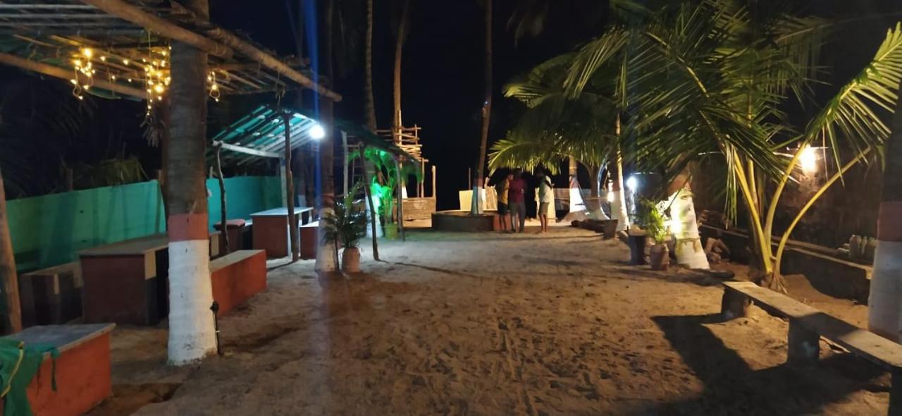 Anandi Villa Homestay Adhi Exterior photo